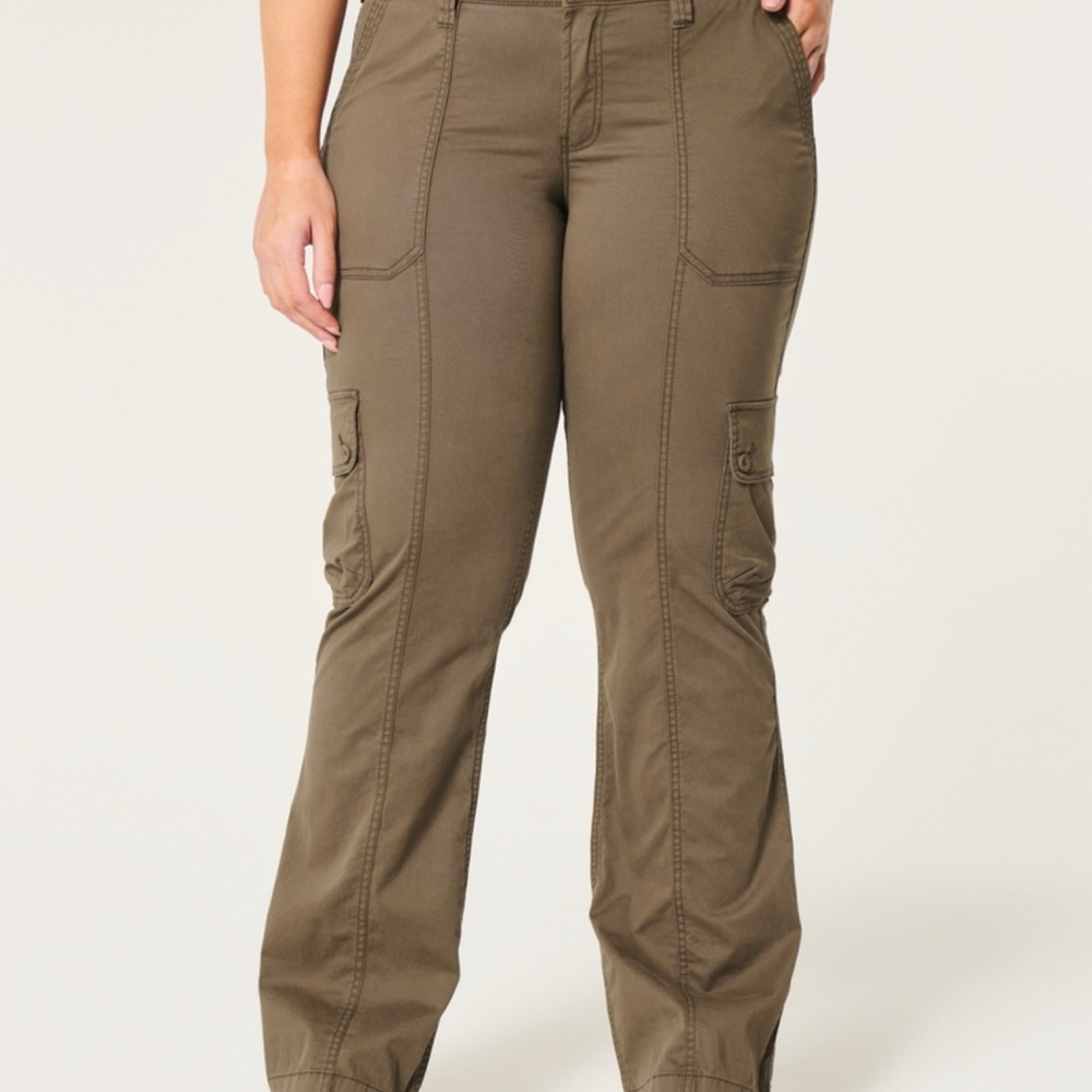 Hollister NWT Khaki Cargo Pants —